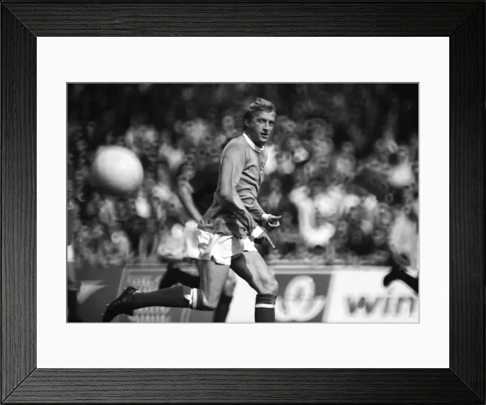Framed Print : Manchester Citys Denis Law - 1973 Charity Shield Framed Print : Manchester Citys Denis Law - 1973 Charity Shield
