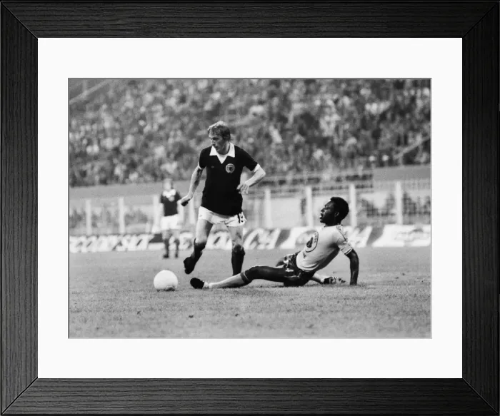 Framed Print : Scotlands Denis Law - 1974 World Cup Framed Print : Scotlands Denis Law - 1974 World Cup