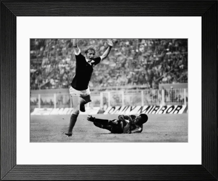 Framed Print : Scotlands Denis Law - 1974 World Cup Framed Print : Scotlands Denis Law - 1974 World Cup