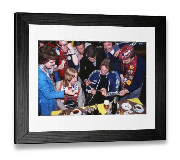 Framed Print : Denis Law signs autographs for Scottish fans at a bar at the 1978 World Cup Framed Print : Denis Law signs autographs for Scottish fans at a bar at the 1978 World Cup