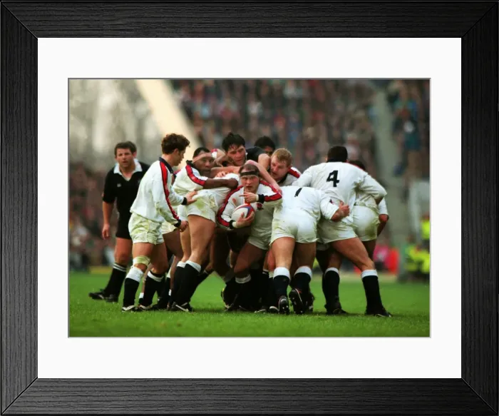 Framed Print : Englands Brian Moore in the centre of a maul during the 1993 victory over the All Blacks