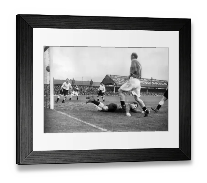 Framed Print : Stanley Matthews scores for Blackpool past Charltons Albert Uytenbogaardt
