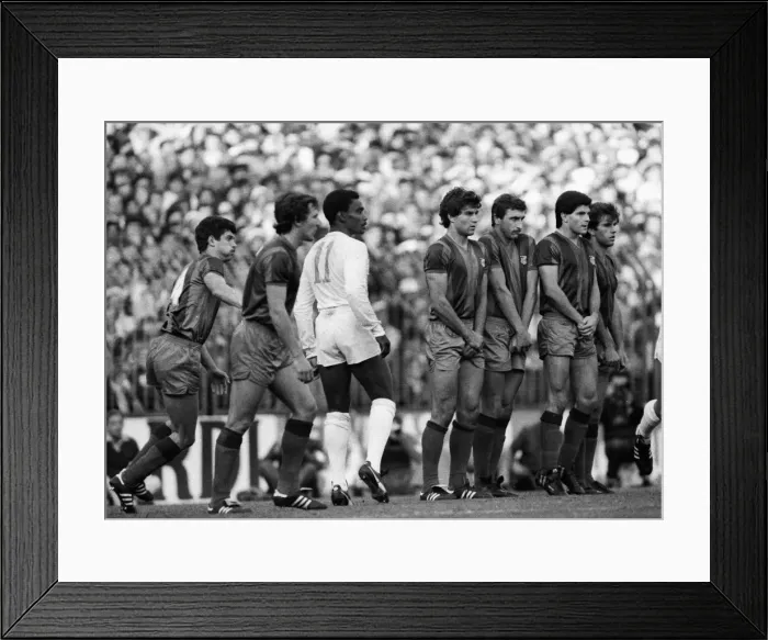 Framed Print : Laurie Cunningham - Real Madrid Framed Print : Laurie Cunningham - Real Madrid