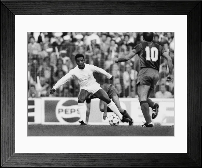 Framed Print : Laurie Cunningham - Real Madrid Framed Print : Laurie Cunningham - Real Madrid