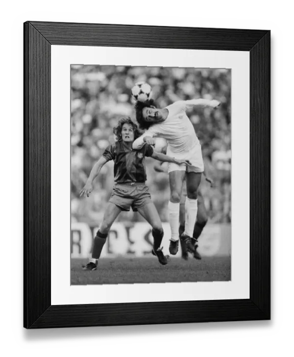 Framed Print : Real Madrids Vicente Del Bosque and Barcelonas Allan Simonsen Framed Print : Real Madrids Vicente Del Bosque and Barcelonas Allan Simonsen