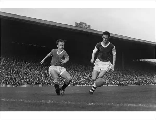 Bobby Charlton crosses the ball against Arsenal in 1958