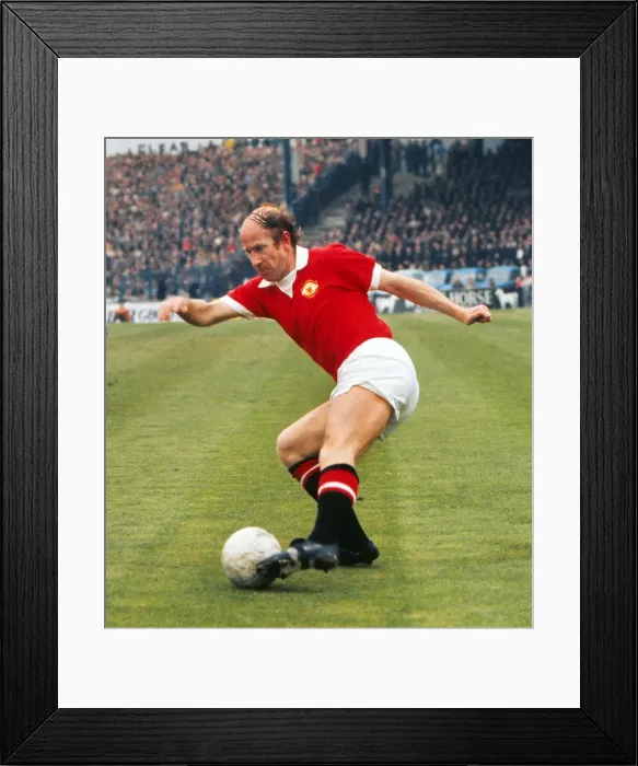 Framed Print : Bobby Charlton - Manchester United Framed Print : Bobby Charlton - Manchester United
