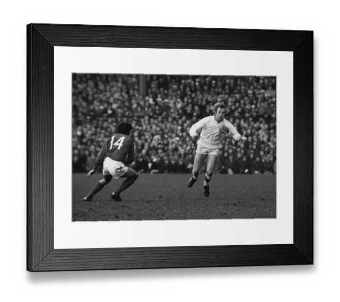 Framed Print : David Duckham runs at France - 1973 Five Nations Framed Print : David Duckham runs at France - 1973 Five Nations