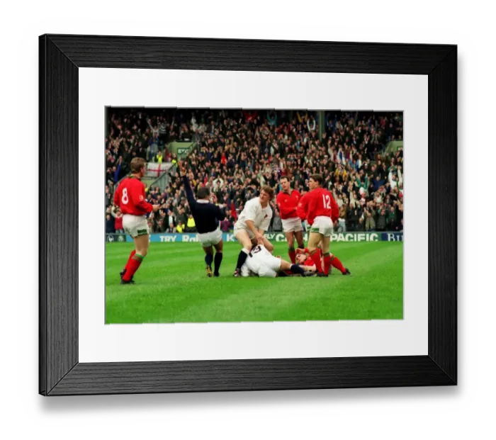 Framed Print : Will Carling scores against Wales - 1992 Five Nations Framed Print : Will Carling scores against Wales - 1992 Five Nations