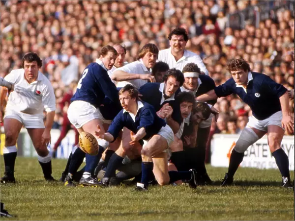 Roy Laidlaw passes against England - 1983 Five Nations