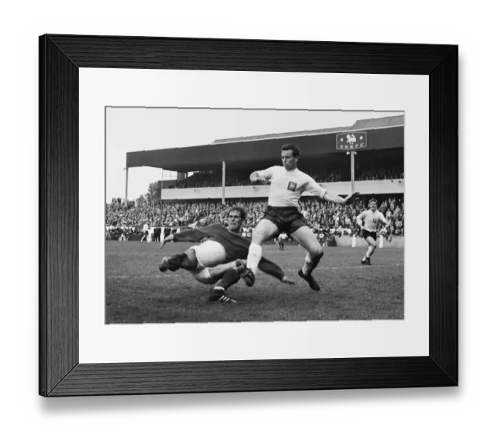Framed Print : Mick Leach scores for QPR Framed Print : Mick Leach scores for QPR