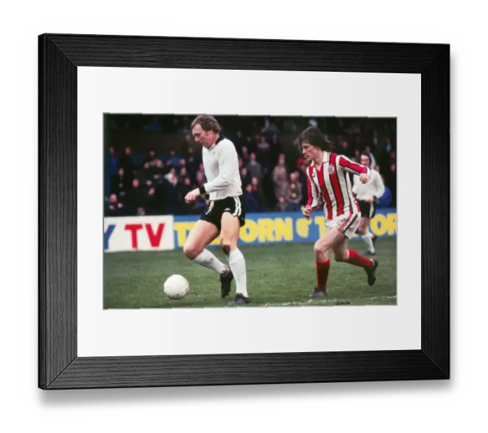 Framed Print : Fulhams Bobby Moore and Sheffield Uniteds Simon Stainrod Framed Print : Fulhams Bobby Moore and Sheffield Uniteds Simon Stainrod