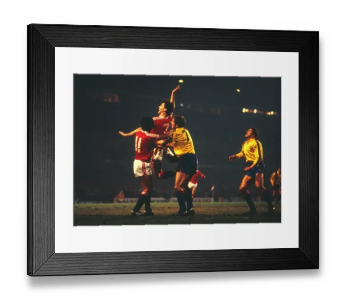 Framed Print : Bryan Robson and Remi Moses - 1983  /  4 European Cup Winners Cup