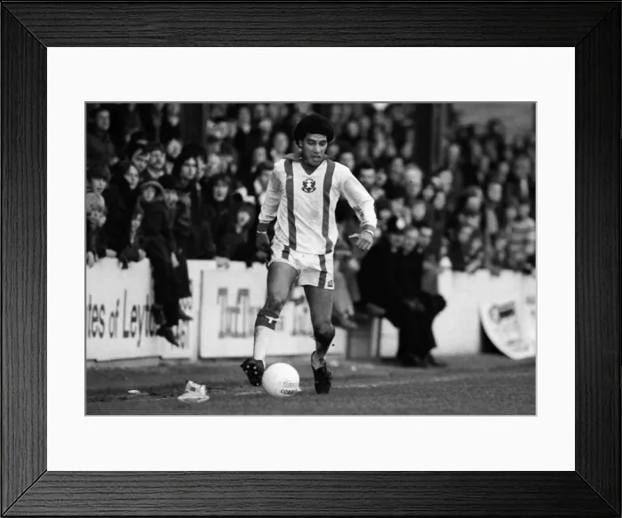Framed Print : Bobby Fisher - Leyton Orient Framed Print : Bobby Fisher - Leyton Orient
