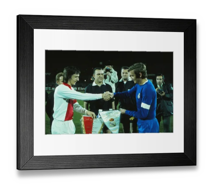 Framed Print : Ajaxs Johan Cruyff and Real Madrids Ignacio Zoco shake hands before the 1973 European Cup semi-final Framed Print : Ajaxs Johan Cruyff and Real Madrids Ignacio Zoco shake hands before the 1973 European Cup semi-final