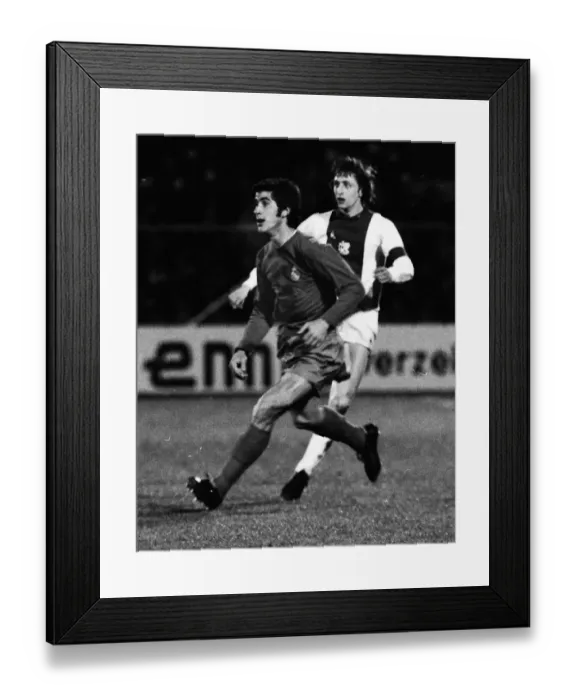 Framed Print : Real Madrids Jose Luis and Ajaxs Johan Cruyff