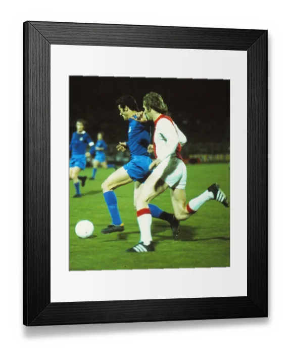 Framed Print : Real Madrids Jose Luis is chased by Ajaxs Piet Keizer