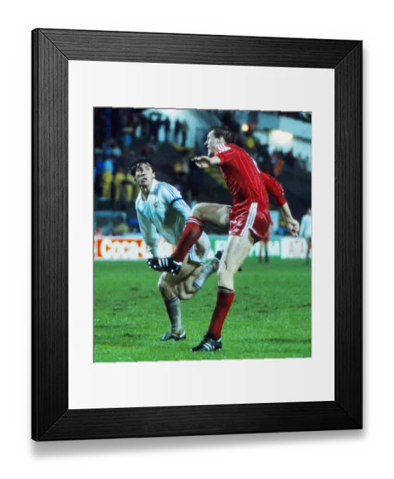 Framed Print : Aberdeens Doug Rougvie and Real Madrids Juanito - 1983 European Cup Winners Cup Final