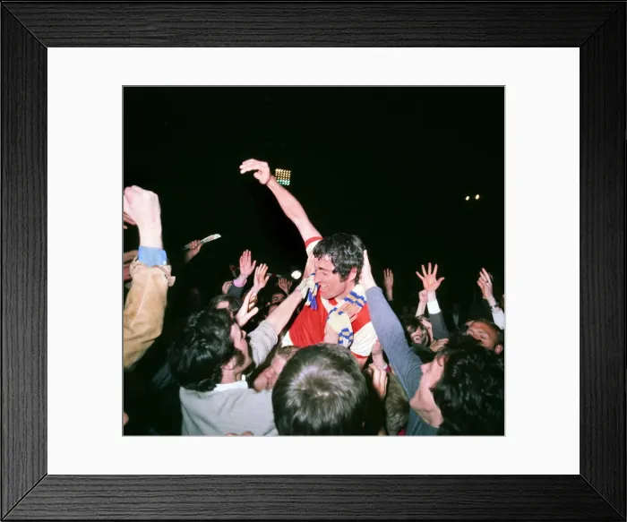 Framed Print : Frank McLintock celebrates with the fans after Arsenal win the 1971 league title