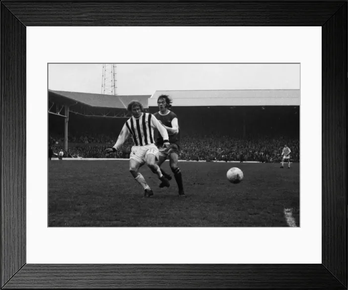 Framed Print : Asa Hartford - West Bromwich Albion Framed Print : Asa Hartford - West Bromwich Albion