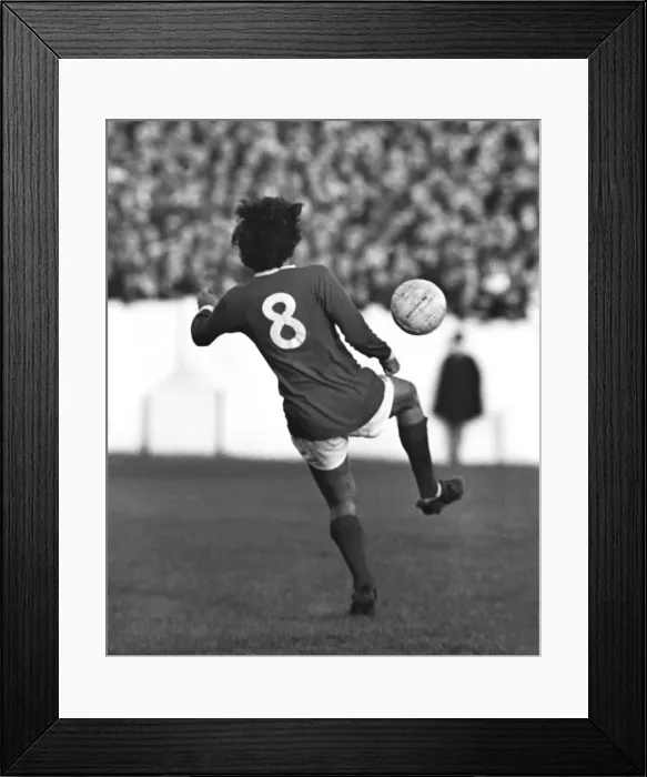 Framed Print : George Best - Manchester United Framed Print : George Best - Manchester United
