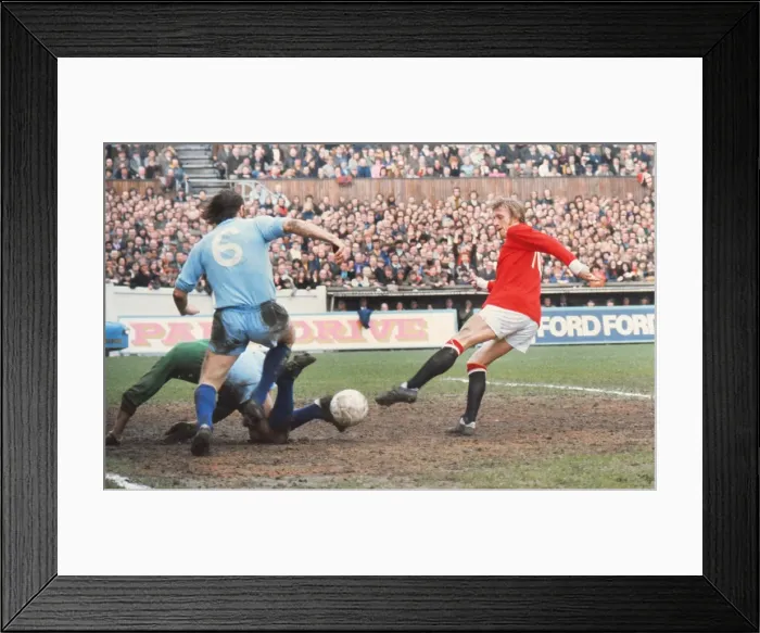 Framed Print : Denis Law - Manchester United Framed Print : Denis Law - Manchester United