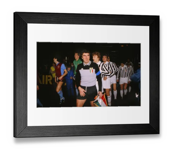 Framed Print : Dino Zoff - Juventus Framed Print : Dino Zoff - Juventus