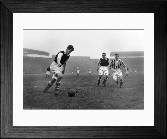 Framed Print : Leslie Compton - Arsenal Framed Print : Leslie Compton - Arsenal