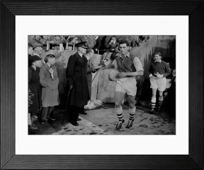 Framed Print : Cliff Holton - Arsenal