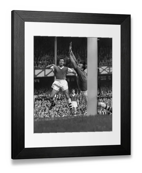 Framed Print : Arsenals Len Wills and goalkeeper Jack Kelsey