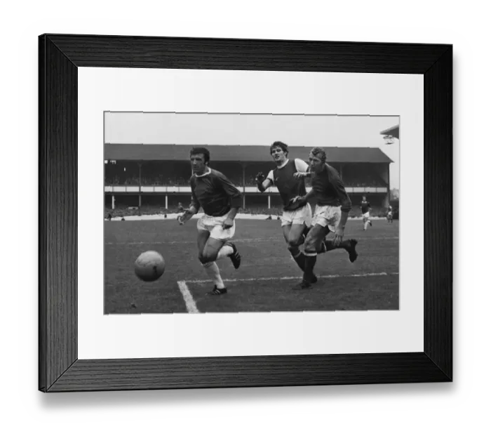 Framed Print : Johnny Morrissey - Everton Framed Print : Johnny Morrissey - Everton