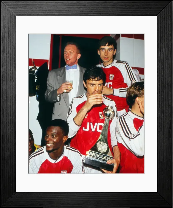 Framed Print : Arsenal celebrate their 1991 league title victory Framed Print : Arsenal celebrate their 1991 league title victory