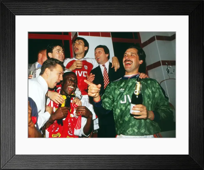 Framed Print : Arsenal celebrate their 1991 league title victory Framed Print : Arsenal celebrate their 1991 league title victory