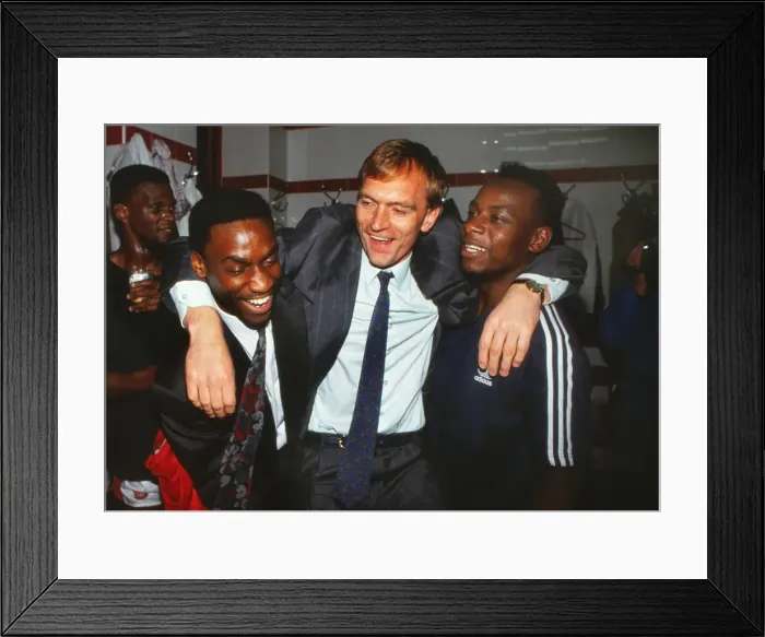 Framed Print : Arsenal celebrate their 1991 league title victory