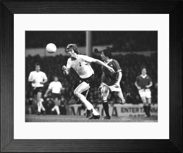 Framed Print : Willie Young - Tottenham Hotspur Framed Print : Willie Young - Tottenham Hotspur