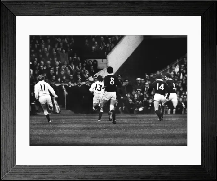 Framed Print : Englands Andy Maxwell scores against Scotland - 1976 Five Nations Framed Print : Englands Andy Maxwell scores against Scotland - 1976 Five Nations