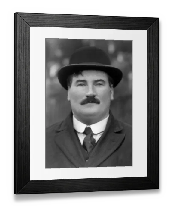 Framed Print : Phil Kelso - Fulham manager Framed Print : Phil Kelso - Fulham manager