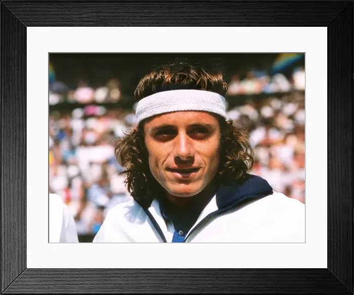 Framed Print : Guillermo Vilas - 1975 Wimbledon Championships Framed Print : Guillermo Vilas - 1975 Wimbledon Championships