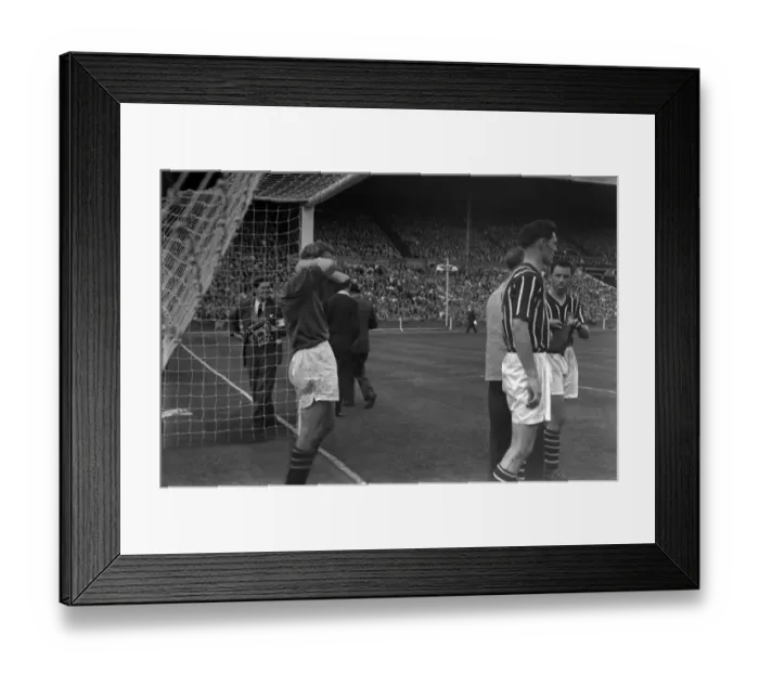 Framed Print : Bert Trautmann holds his injured neck - 1956 FA Cup Final
