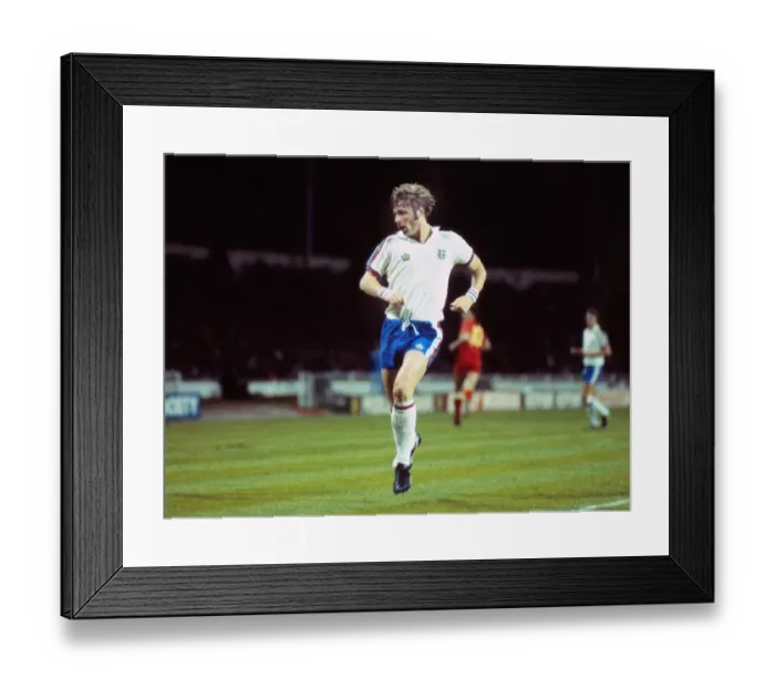 Framed Print : Englands Brian Greenhoff - 1977 British Home Championship Framed Print : Englands Brian Greenhoff - 1977 British Home Championship