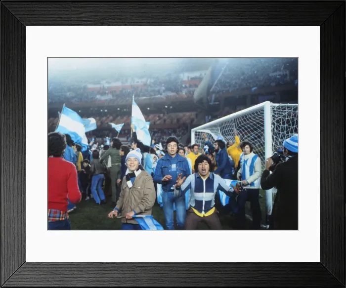 Framed Print : Argentina fans celebrate their 1978 World Cup victory Framed Print : Argentina fans celebrate their 1978 World Cup victory