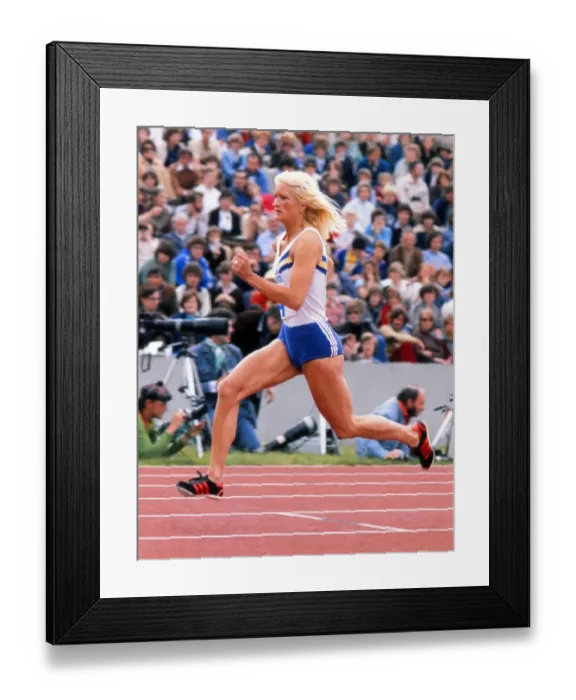 Framed Print : 1977 Debenhams Jubilee Games - Womens 400m Framed Print : 1977 Debenhams Jubilee Games - Womens 400m