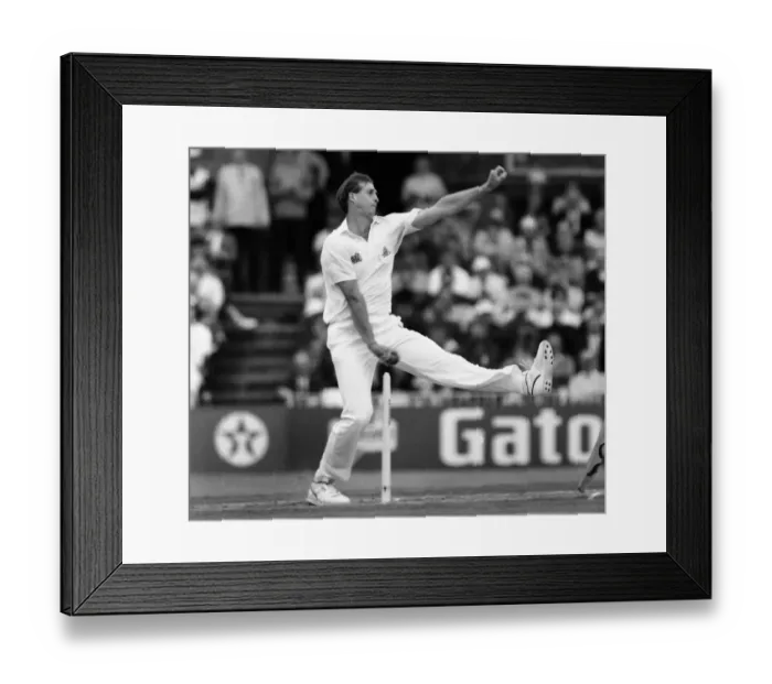 Framed Print : Tim Munton bowls for England Framed Print : Tim Munton bowls for England