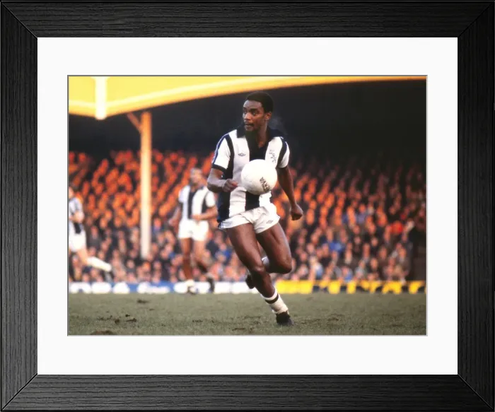 Framed Print : Laurie Cunningham - West Bromwich Albion Framed Print : Laurie Cunningham - West Bromwich Albion