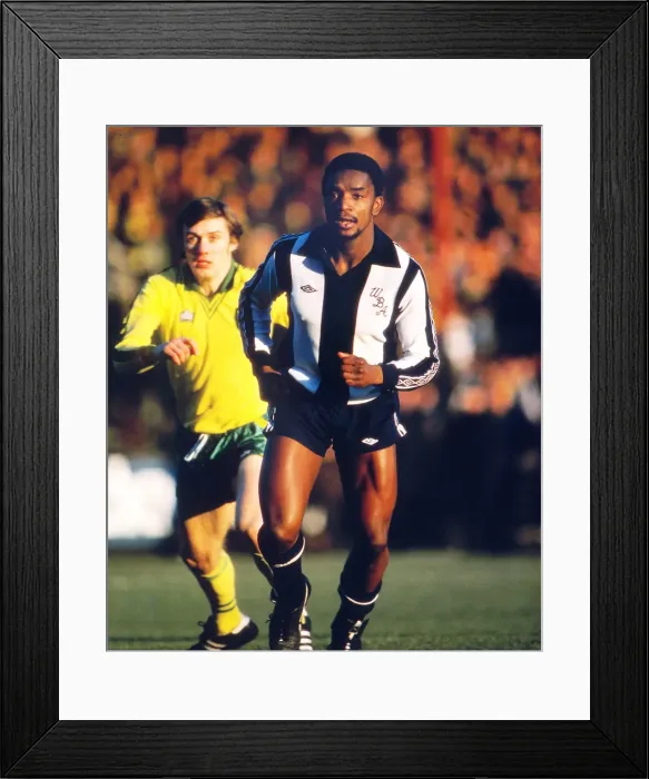 Framed Print : Laurie Cunningham - West Bromwich Albion Framed Print : Laurie Cunningham - West Bromwich Albion