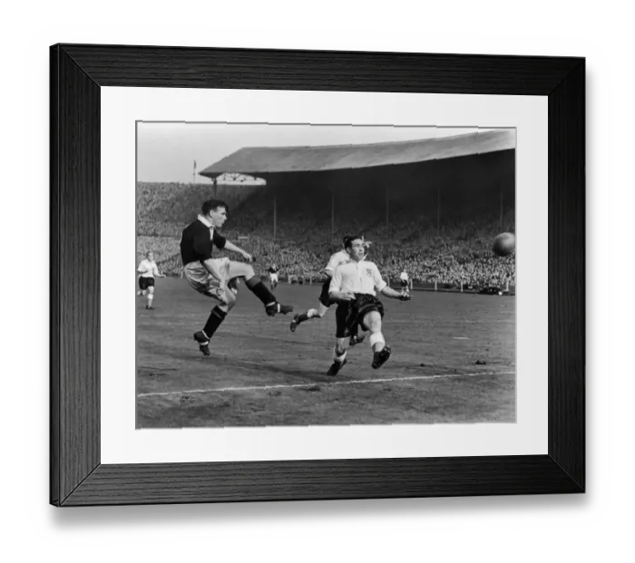 Framed Print : Scotlands Lawrie Reilly and Englands Alf Ramsey - 1952 / 3 Home Championship Framed Print : Scotlands Lawrie Reilly and Englands Alf Ramsey - 1952 / 3 Home Championship