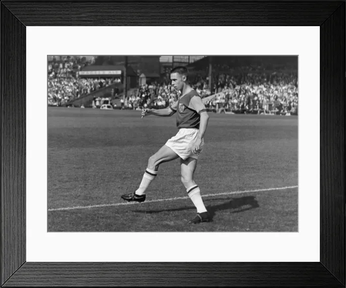 Framed Print : Phil Woosnam - West Ham United Framed Print : Phil Woosnam - West Ham United