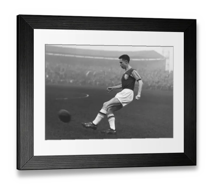 Framed Print : Phil Woosnam - West Ham United Framed Print : Phil Woosnam - West Ham United