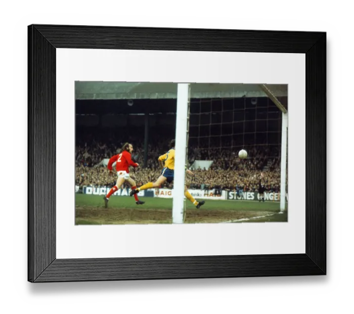 Framed Print : Derrock Downing - Leyton Orient Framed Print : Derrock Downing - Leyton Orient