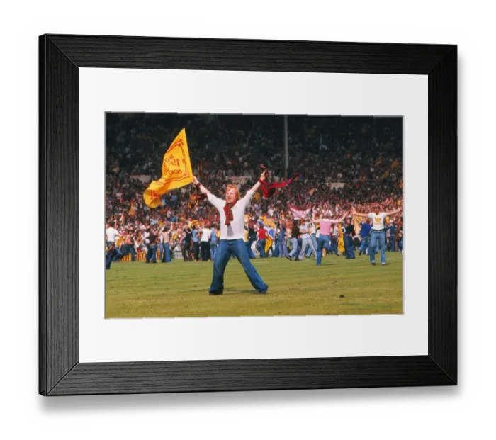 Framed Print : A jubliant Scotland fan during the Wembley pitch invasion - 1977 British Home Championship
